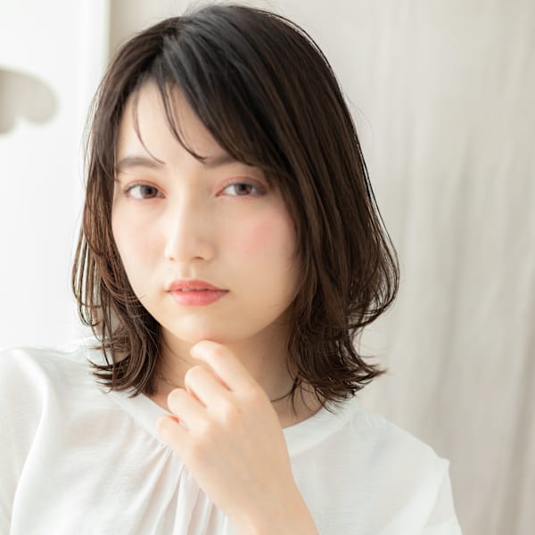 ゆるふわミディアムハイレイヤーカットウェットヘア30代40代