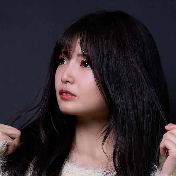 LuminaVeil｜冬の透明感×深みグレージュ×トレンド|UNE ATTACHE