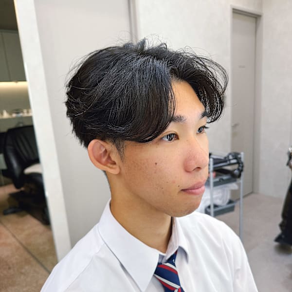 今人気のフェザーショート