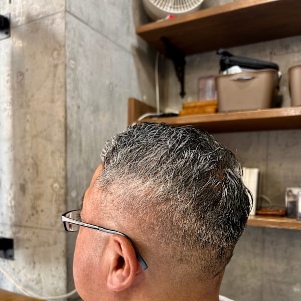 グレイヘア×ナチュラルフェード|Lourdes hair design