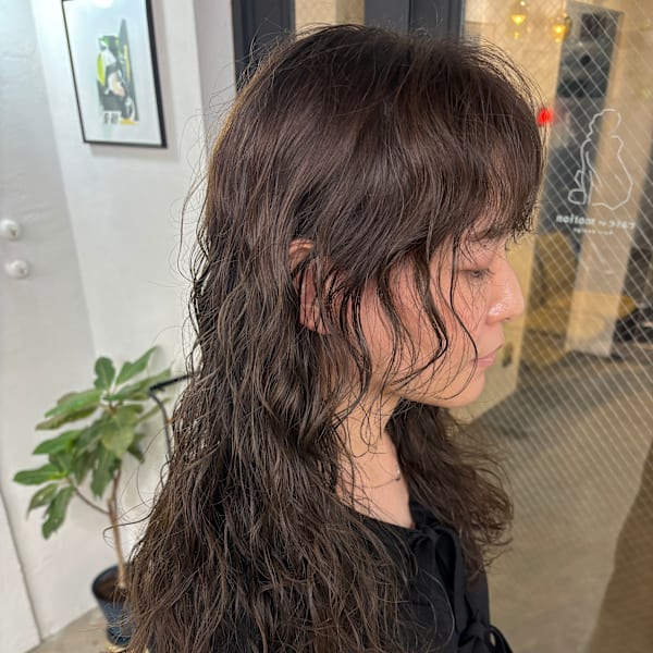 フレンチウェーブ カーキグレージュ レイヤースタイル