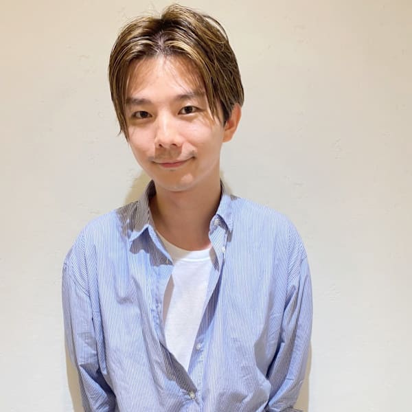 Arianna Hair Lagoon【アリアンナ ヘアー ラグーン】のスタッフ紹介。松尾 友也