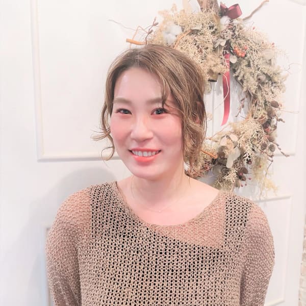 Arianna Hair Lagoon【アリアンナ ヘアー ラグーン】のスタッフ紹介。重 秀美