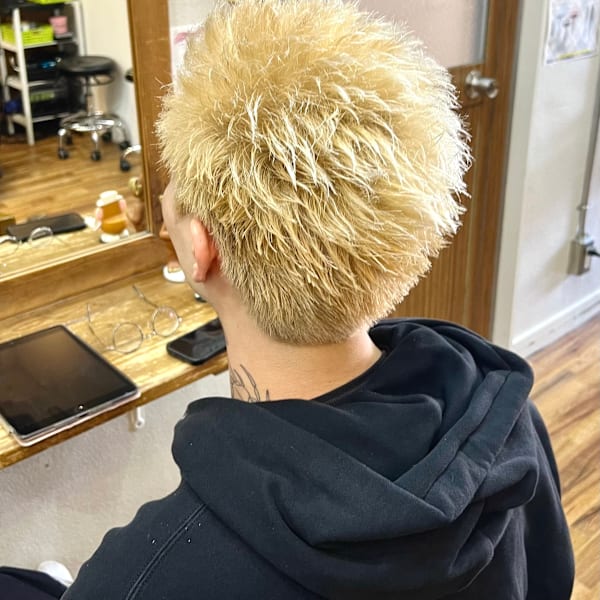 ブロンドスパイキーショート