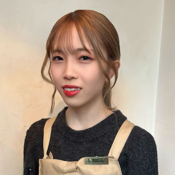 自爪を削らないパラジェル導入店〔ファッシーナ〕【ジヅメヲケズラナイパラジェルドウニュウテンファッシーナ】のスタッフ紹介。ミク