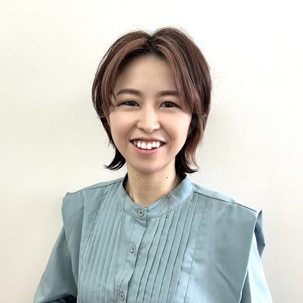 髪質改善×縮毛矯正 フォルテ 牧之原パームス店【カミシツカイゼン シュクモウキョウセイ フォルテ マキノハラパームステン】のスタッフ紹介。髪質改善　永井 夏実