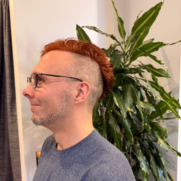 発色の良いレッドオレンジカラー