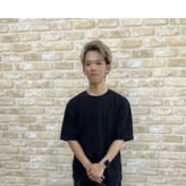 スリーエス プラス【スリーエス プラス】のスタッフ紹介。英斗