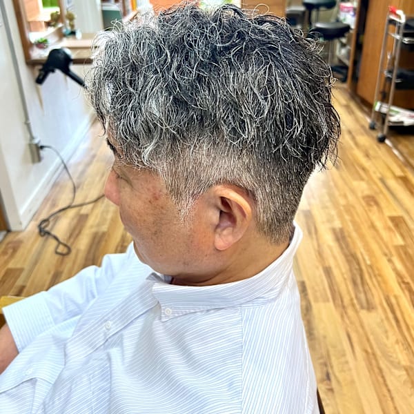 グレイヘアツイストスパイラルパーマ