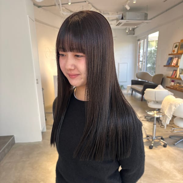 黒髪ロングツヤカラー20代おもため前髪