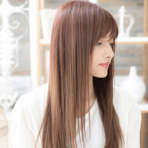 外国人風オレンジカラー斜めバング小顔ロング　シャギー