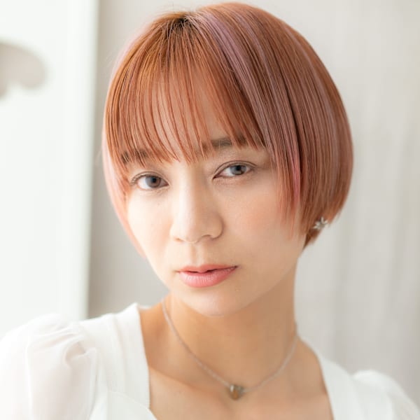 ペールオレンジベージュ小顔丸みショートマッシュ20代30代