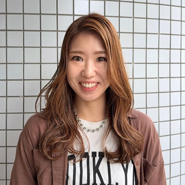 美容室クラフト 千葉ニュータウン店【ビヨウシツクラフトチバニュータウンテン】のスタッフ紹介。伊藤 優美