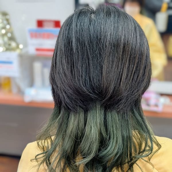 透明感と個性が揺らめく、大人のためのクラゲウルフ。|リリー美容室