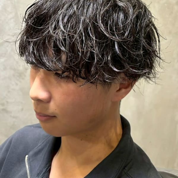 ニュアンスパーマ マッシュショート 束感 20代 カジュアル