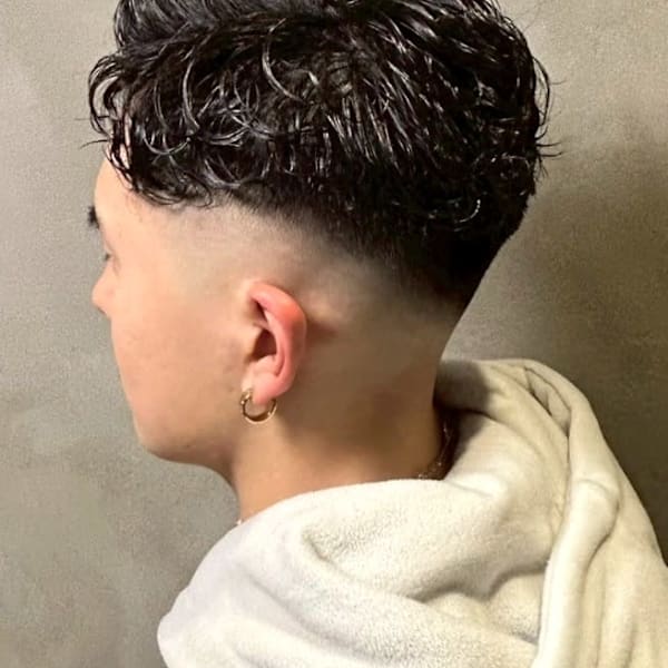 スキンフェード 束感 アップバング ニュアンスパーマ 20代|完全個室 THIS IS BARBER 3rd