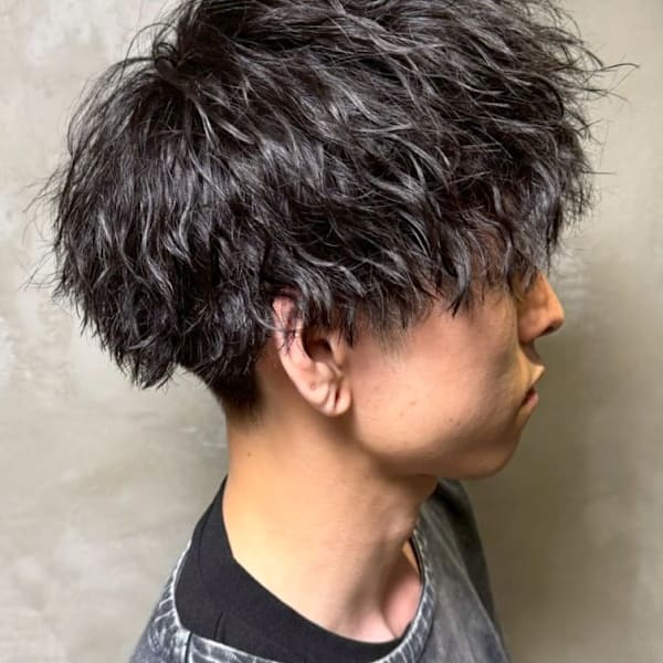 ツイストパーマ メンズカジュアル 刈り上げ マッシュ 20代
