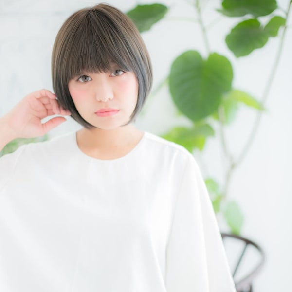 大人オン眉ショート×プラチナベージュ
