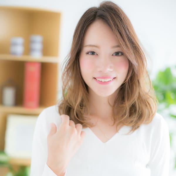 ハイライトカラー×切りっぱなしウェーブ