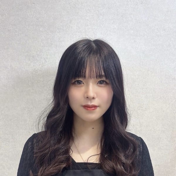 Lily eye & nail 札幌［まつ毛エクステ 美眉］【リリー アイアンドネイル サッポロ】のスタッフ紹介。シイナ　サッポロ