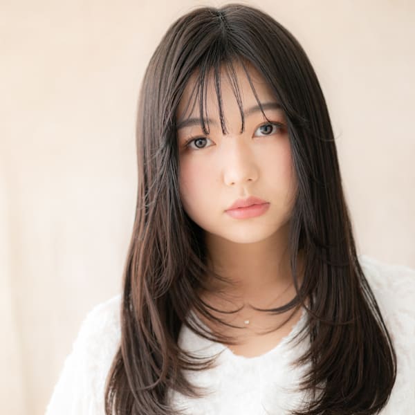 バタフライカット黒髪前下がり顔周りレイヤーロング30代40代