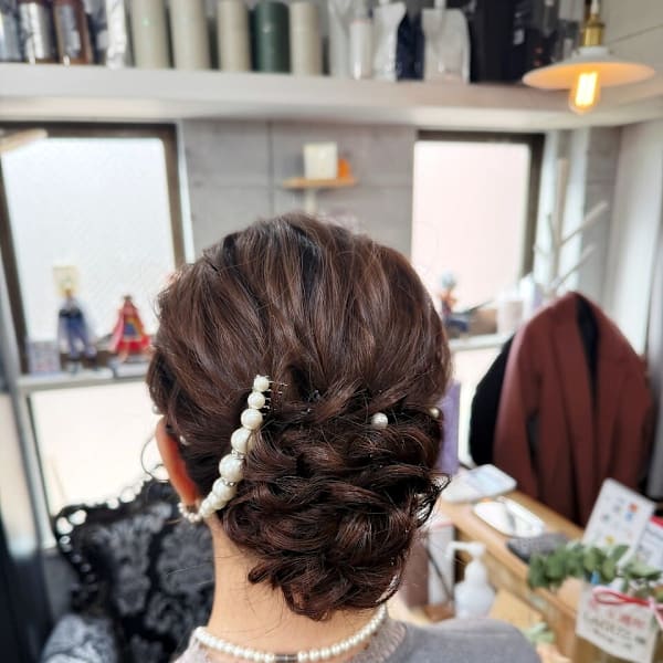 【ヘアセット】クラシックブレイドシニヨン×パールライン|LAGUZ 茅ヶ崎 髪質改善 ヘアアレンジ