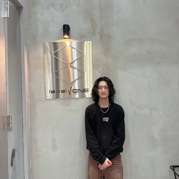 髪質改善 完全完結型個室サロン level √ ONE salon 豊洲 美容室【カンゼンカンケツガタコシツサロン レベルワントヨスビヨウシツ】のスタッフ紹介。米須奏太