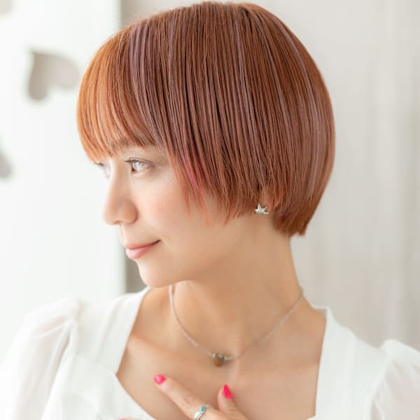 ペールオレンジ似合わせカット丸みショートマッシュ20代30代