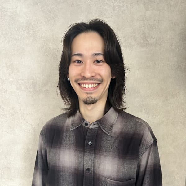 髪質改善＆縮毛矯正 DOLL阪急高槻 ハイライト/白髪ぼかし/Men’s【カミシツカイゼンアンドシュクモウキョウセイ ドールハンキュウタカツキ】のスタッフ紹介。東大翔