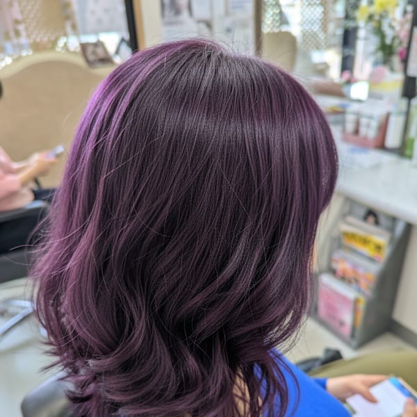 イルミナカラーオーキッド　リズミカルなウェ－ブのボブスタイル