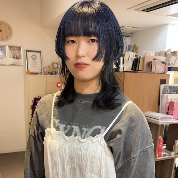 顔まわりカットウルフレイヤー姫カットブルーブラック