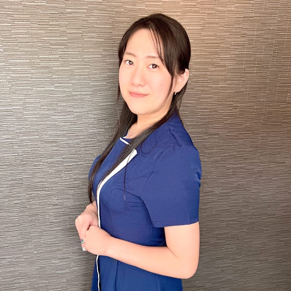 リラクゼーションサロンるぽ ～repos～ 【もみほぐし｜リンパドレナージュ｜脱毛｜毛穴洗浄】【リラクゼーションサロンルポ モミホグシ リンパドレナージュ ダツモウ ケアナセンジョウ】のスタッフ紹介。ウラカミ シオリ