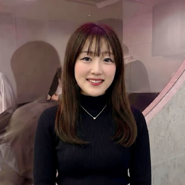 Lond one 縮毛矯正/髪質改善/ダブルカラー/レイヤーカット/ボブ 神戸三宮【ロンドワン】【ロンドワン コウベサンノミヤ】のスタッフ紹介。aira 