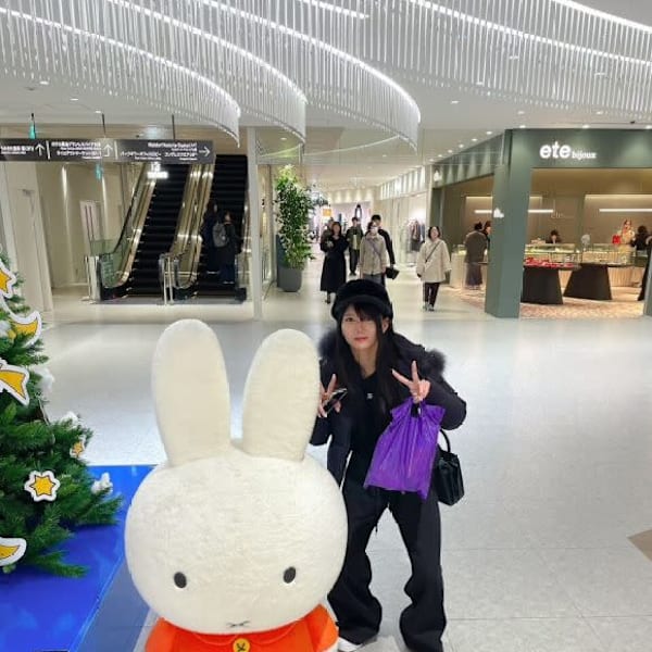 Peche Bloom 大阪梅田[パラジェル/フィルイン/マグネット/ジェルネイル]【ペッシュブルーム オオサカウメダ パラジェル フィルイン マグネット ジェルネイル】のスタッフ紹介。ハヤシ 