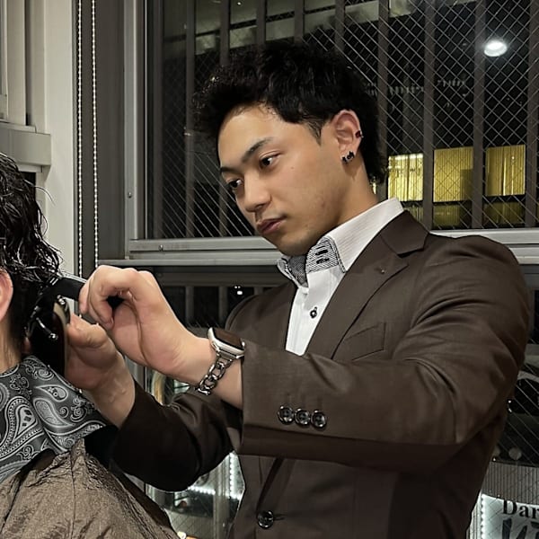 MEGURO BARBER SHOP 6PPONGI 目黒六【メグロ バーバー ショップ ロッポンギ メグロク】のスタッフ紹介。田中海斗