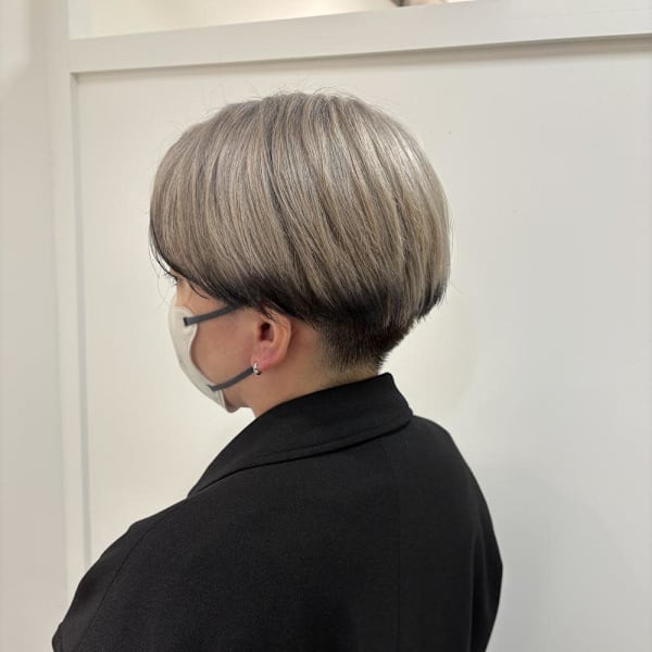 エンドカラー/ホワイトベージュ/刈り上げ女子