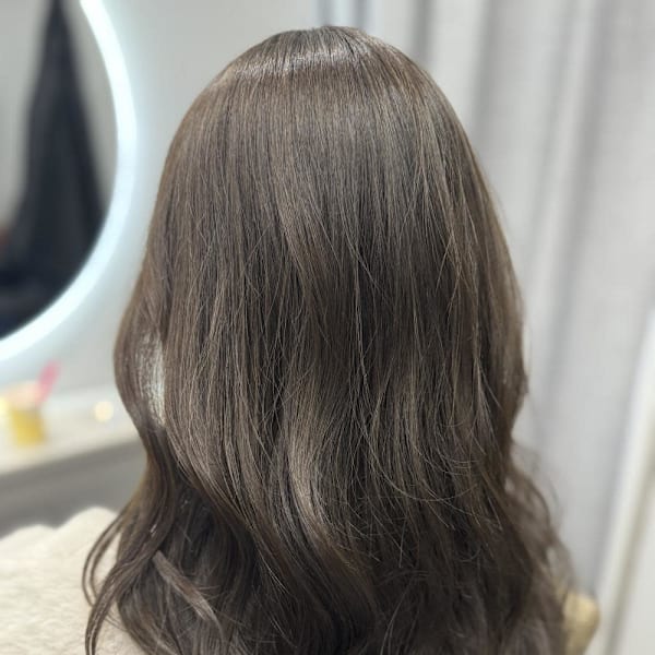 オリーブベージュ