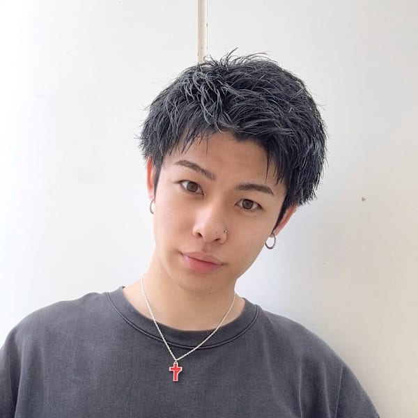 fullbloom hair&spa【フルブルーム ヘアアンドスパ】のスタッフ紹介。矢部 大貴