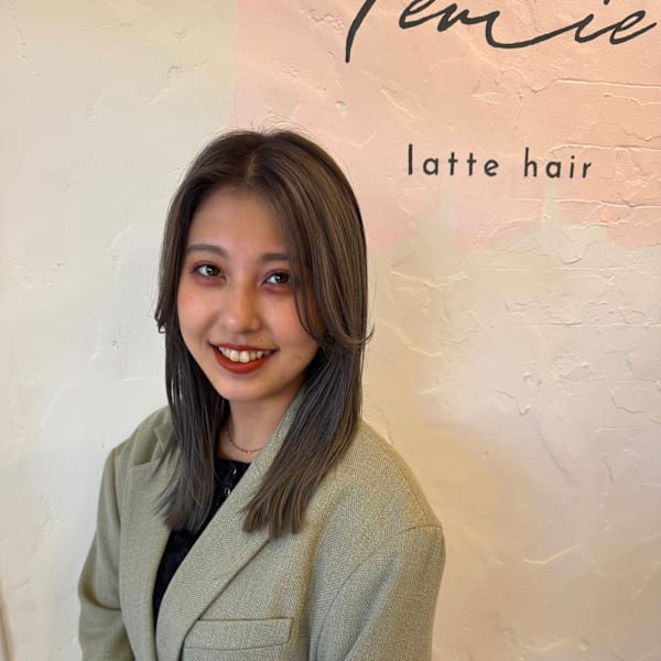 latte hair lemie【ラテ ヘア レミエ】のスタッフ紹介。fukina