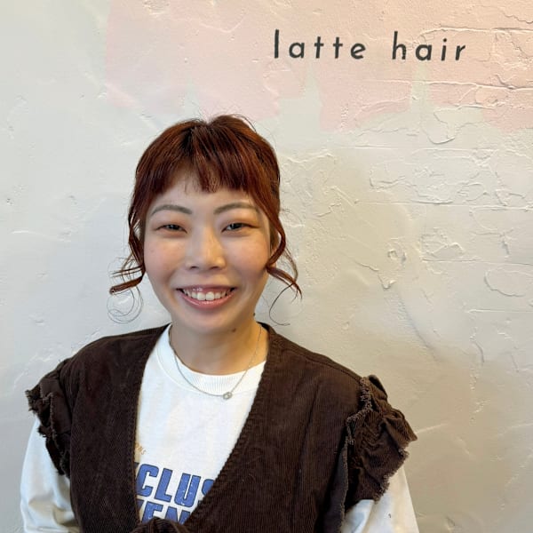 latte hair lemie【ラテ ヘア レミエ】のスタッフ紹介。mei