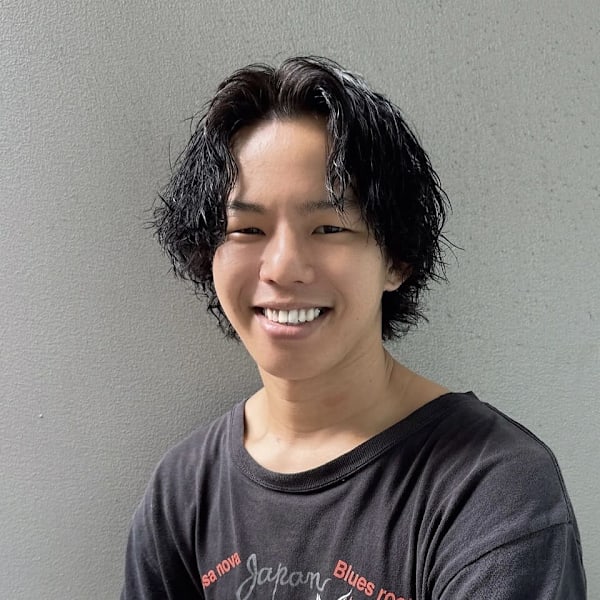 Lond luce 心斎橋【ロンドルーチェ シンサイバシ】のスタッフ紹介。小川大輔　ブリーチ/インナーカラー/ボブ