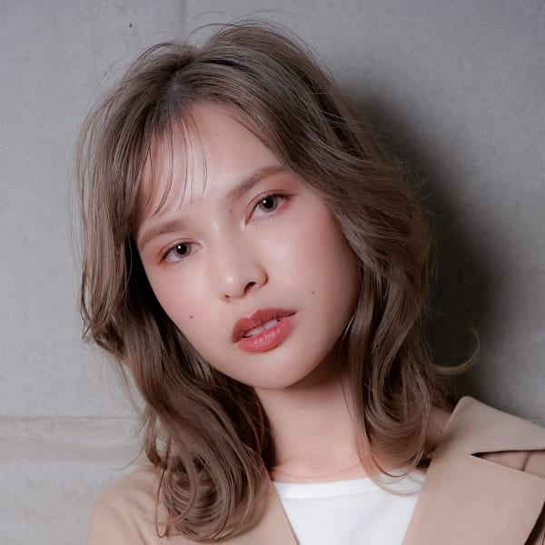 透明感グレージュの大人柔らかレイヤー