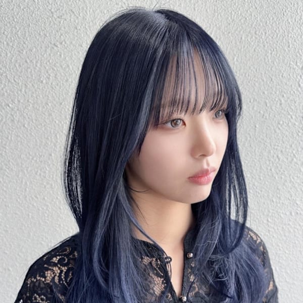 ネイビーカラー/ハイレイヤーカット/全頭ブリーチ