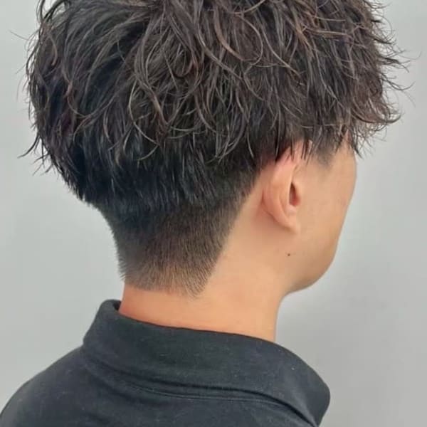波巻きツイストスパイラルパーマ 束感 ツーブロック 20代