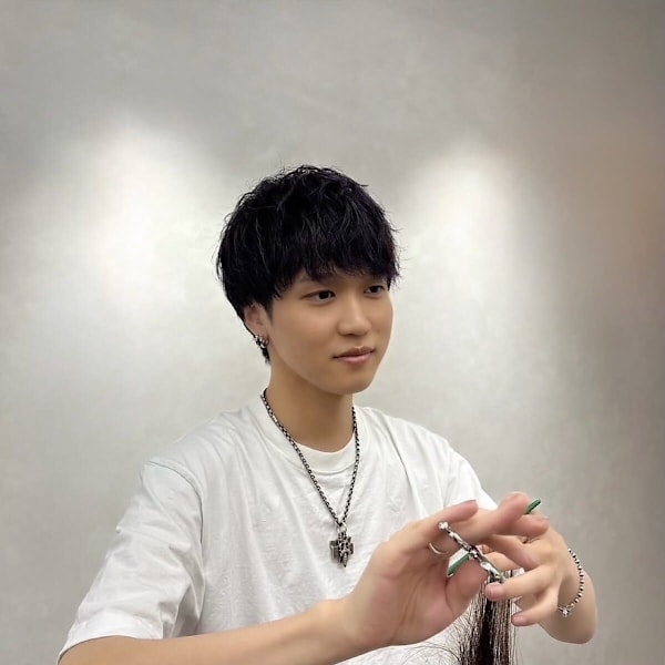 confidence-MEN’S HAIR-新宿3rd【コンフィデンスメンズヘアー シンジュクサード】のスタッフ紹介。吉田 颯人