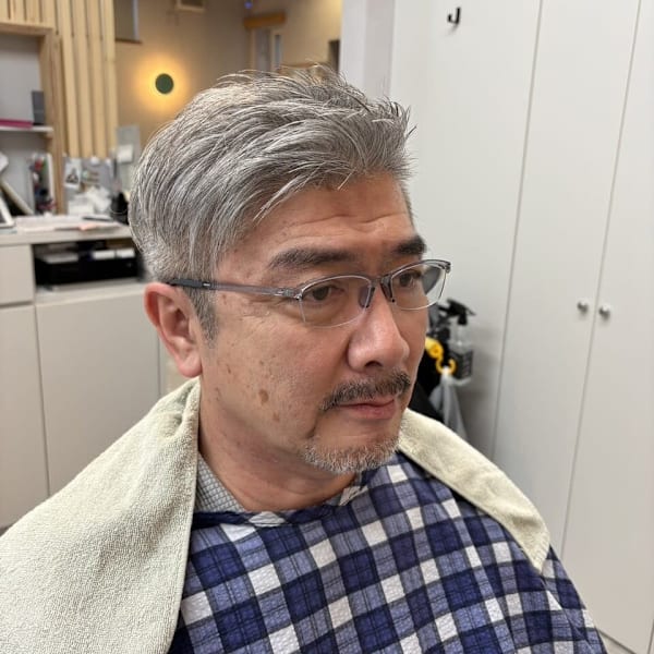 ベテランバーバーがつくるこだわりのダンディー刈り上げ