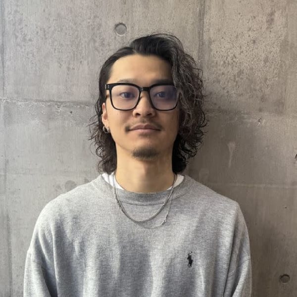 _WHITE+ 南海難波店【アンダーバーホワイトプラスナンカイナンバテン】のスタッフ紹介。谷澤 カツヤ