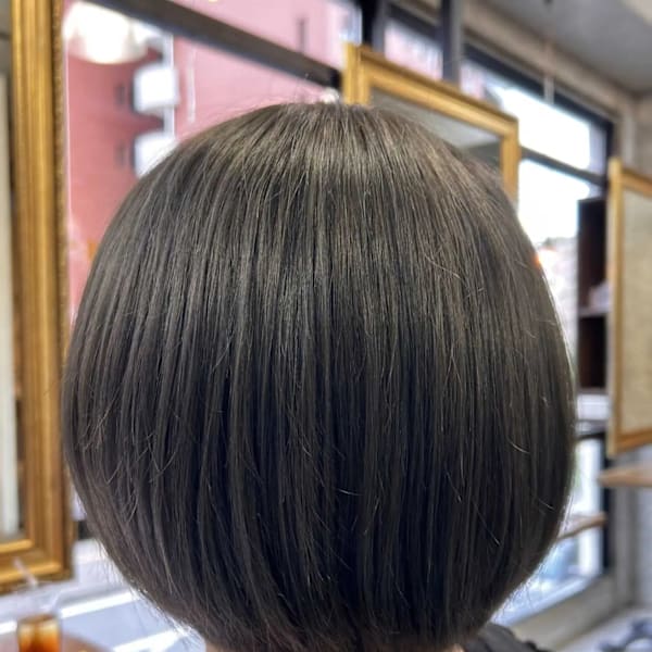 ショートボブ×グレージュカラー