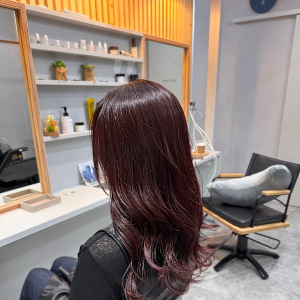 巻きもストレートも楽しめる チェリーピンクロング