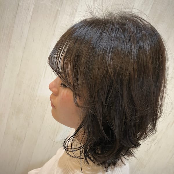 人気の透明感カラーでトレンドのスタイルに